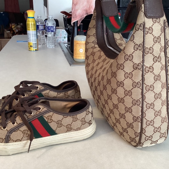 Gucci Handbags - Picture 4 of 12